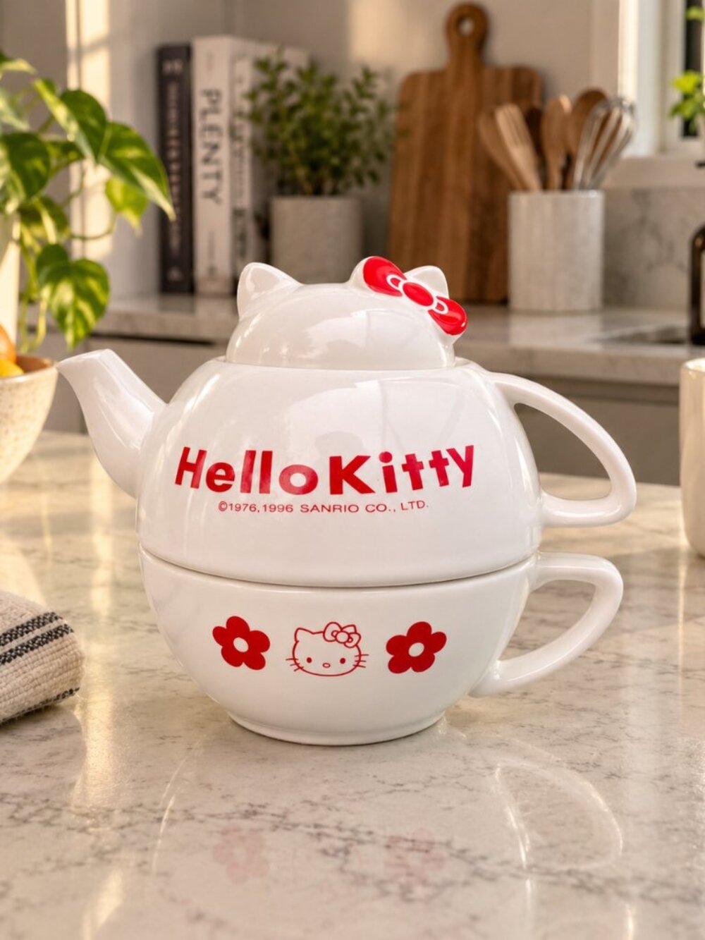 Vtg 1996 Sanrio Hello Kitty 3 Piece Tea for One Ceramic Teapot Cup Set
